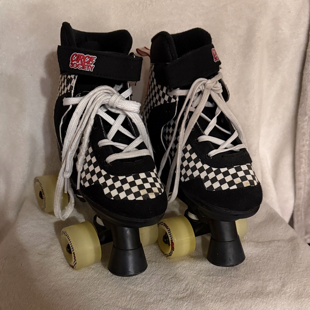Circle Society Street Checkered Roller Skates Kids US 3-7 EU 34-39